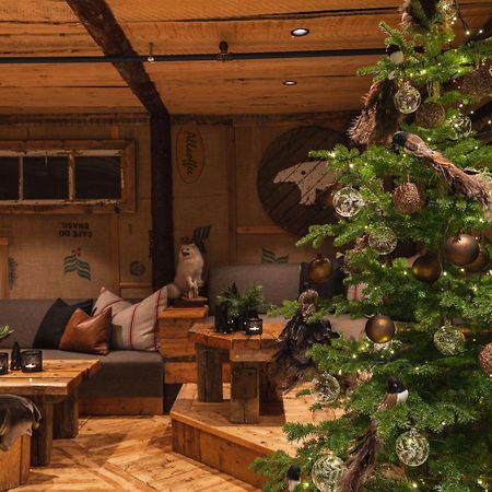 Basecamp Hotel 롱이어비엔 외부 사진